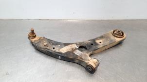 Used Front wishbone, right Kia Cee'd (JDB5) 1.4i 16V Price € 66,55 Inclusive VAT offered by Autohandel Didier
