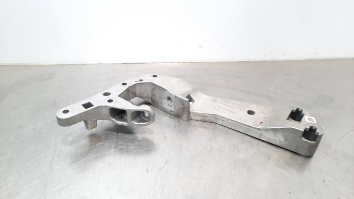 Gearbox mount from a BMW X5 (G05) xDrive 45 e iPerformance 3.0 24V 2022