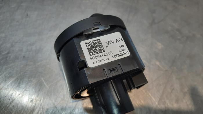 Przelacznik reflektora LHV z Volkswagen Polo VI (AW1) 1.6 TDI 16V 95 2019