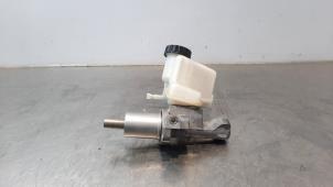 Used Master cylinder Mercedes GLK (204.7/9) 2.2 220 CDI 16V BlueEff.,BlueTEC 4-Matic Price € 54,45 Inclusive VAT offered by Autohandel Didier