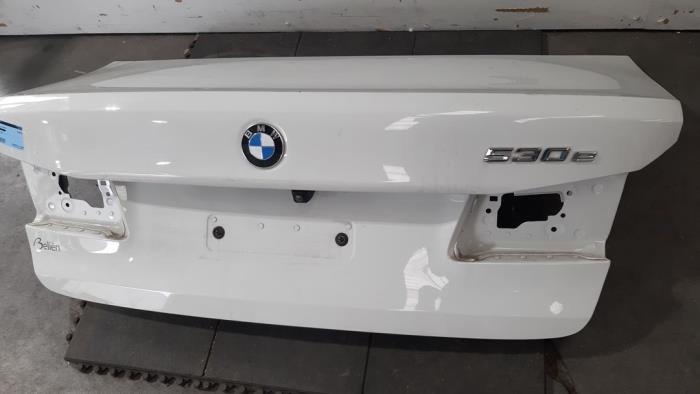 Portón trasero de un BMW 5 serie (G30) 530e Plug-in Hybrid 2020
