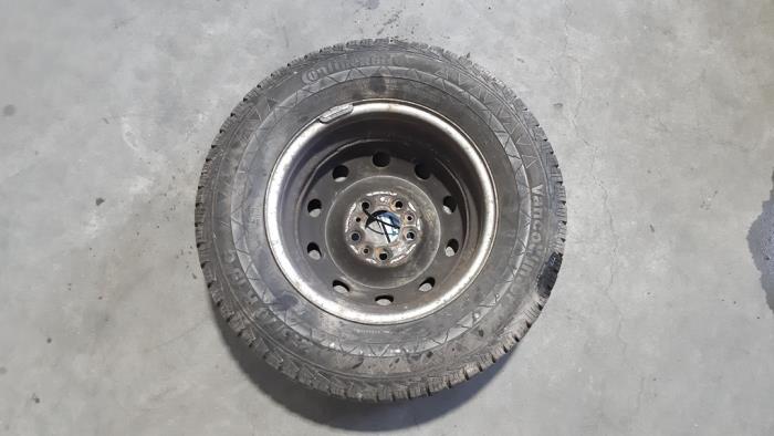 Wheel + tyre from a Peugeot Boxer (U9) 2.2 HDi 150 2012