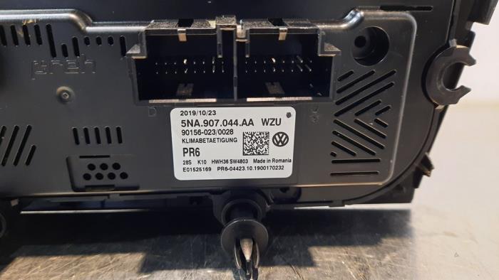 Commande chauffage d'un Volkswagen Tiguan (AD1) 2.0 TDI 16V BlueMotion Technology SCR 2019