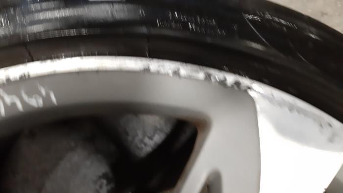 Wheel + tyre from a Audi A6 Avant (C8) 2.0 40 TDI Mild Hybrid 2019