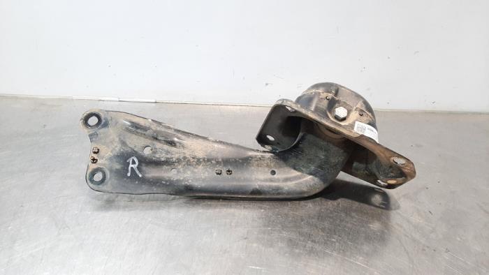 Rear wishbone, right from a Volkswagen Touran (5T1) 1.6 TDI SCR BlueMotion Technology 2019
