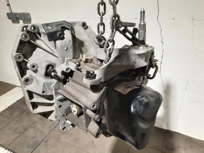 Gearbox from a Nissan Juke (F15) 1.6 16V 2019