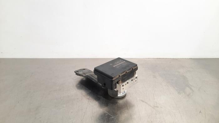 ABS pump from a Kia Rio IV (YB) 1.4 MPI Autom. 16V 2017