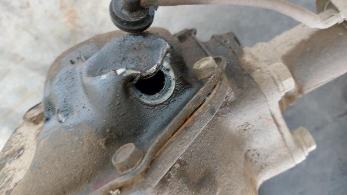 Differential vorne van een Mitsubishi L-200 2.5 DI-D 2015