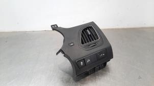 Usados Rejilla de aire de salpicadero Hyundai iX35 (LM) 1.7 CRDi 16V Precio € 42,35 IVA incluido ofrecido por Autohandel Didier