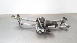 Used Wiper motor + mechanism Hyundai iX35 (LM) 1.7 CRDi 16V Price on request offered by Autohandel Didier