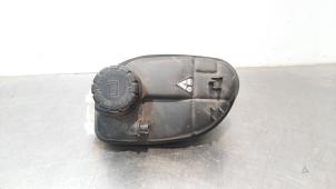 Used Expansion vessel Mercedes CLA (117.3) 1.8 CLA-200 CDI 16V Price € 24,20 Inclusive VAT offered by Autohandel Didier