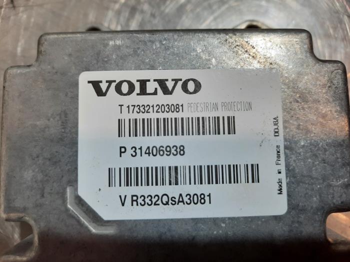 Airbag Module from a Volvo V40 (MV) 2.0 D2 16V 2018