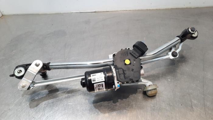 Wiper motor + mechanism from a Opel Corsa F (UB/UH/UP) 1.2 Turbo 12V 130 2022