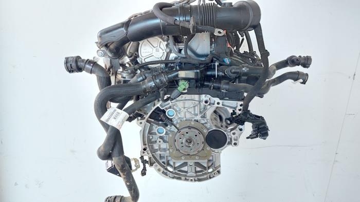 Engine from a Peugeot 2008 (UD/UK/UR/US/UX) 1.2 VTi 12V PureTech 100 2022