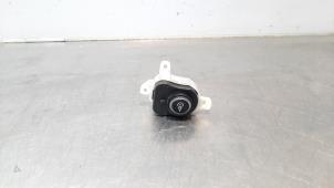 Usagé Commutateur (divers) Porsche Taycan Sport Turismo (Y1C) GTS 93 kWh Prix € 54,45 Prix TTC proposé par Autohandel Didier