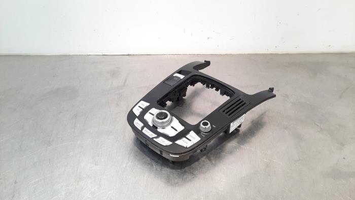 Usagé Console centrale Audi RS 4 Avant (B8) 4.2 V8 32V Prix € 332,75 Prix TTC proposé par Autohandel Didier