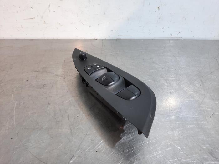 Usados Interruptor combinado de ventanillas Nissan Pulsar (C13) 1.2 DIG-T 16V Precio € 24,20 IVA incluido ofrecido por Autohandel Didier