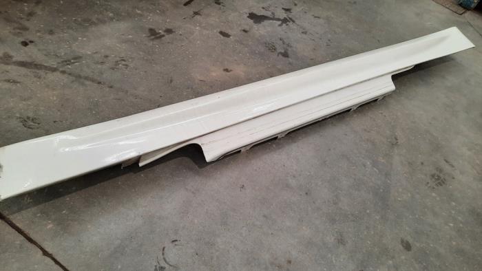 Door sill right from a BMW 4 serie (F33) 420d 2.0 16V 2015