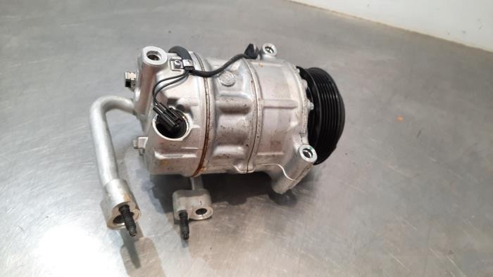 Air conditioning pump from a Land Rover Range Rover Evoque (LVJ/LVS) 2.0 D 150 16V 2020