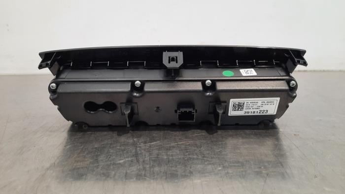 Air conditioning control panel from a Opel Corsa F (UB/UH/UP) 1.2 12V 75 2021