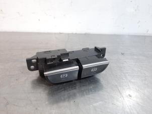 Used Parking brake switch MG HS 1.5 EHS T-GDI Hybrid Price € 30,25 Inclusive VAT offered by Autohandel Didier