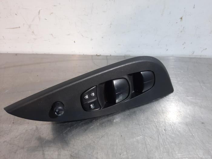 Usados Interruptor combinado de ventanillas Nissan Pulsar (C13) 1.2 DIG-T 16V Precio € 24,20 IVA incluido ofrecido por Autohandel Didier