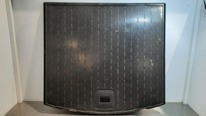 Boot mat from a Toyota Corolla Touring Sport (E21/EH1) 1.8 16V Hybrid 2020