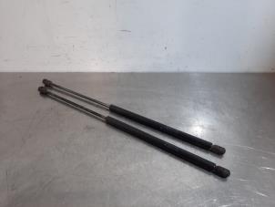 Used Set of gas struts for boot BMW Mini One/Cooper (R50) 1.6 16V One Price € 42,35 Inclusive VAT offered by Autohandel Didier