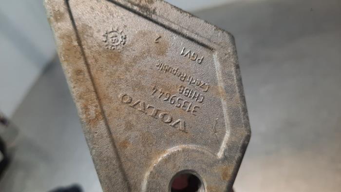 Engine mount Volvo V40 2.0 D2 16V - 31359644 D4204T8