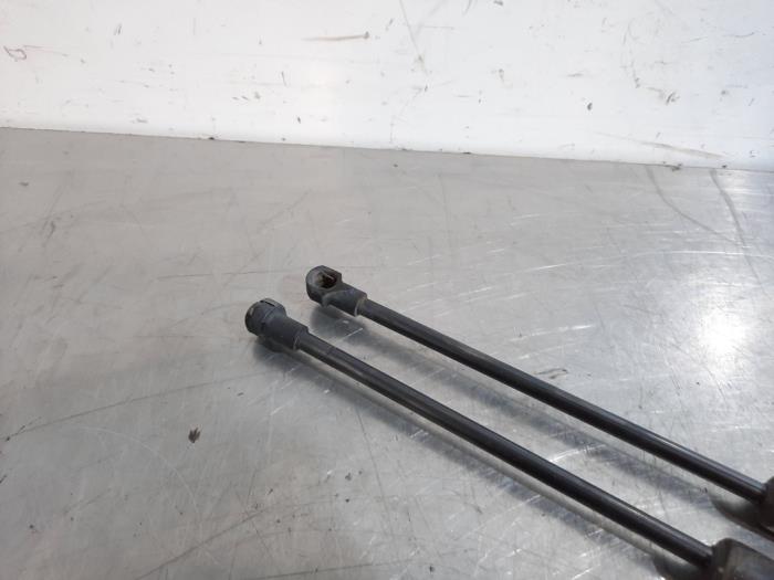 Set of gas struts for boot from a Nissan Micra (K14) 0.9 IG-T 12V 2017