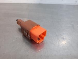 Used Brake light switch Nissan Micra (K14) 0.9 IG-T 12V Price on request offered by Autohandel Didier