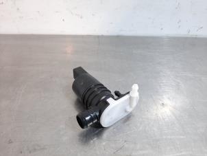 Used Windscreen washer pump Ford Kuga III (DFK) 1.5 EcoBoost 12V 150 Price € 18,15 Inclusive VAT offered by Autohandel Didier