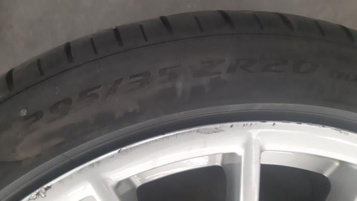 Juego de llantas y neumáticos de un Porsche Panamera (970) 3.0 V6 24V 2S 2014