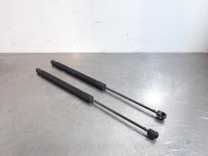 Used Set of gas struts for boot Volkswagen Tiguan (5N1/2) 2.0 TDI 16V Price € 42,35 Inclusive VAT offered by Autohandel Didier