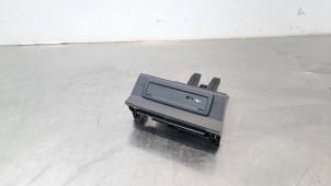 Used AUX / USB connection Mercedes A (177.0) 1.3 A-160 Turbo 16V Price € 24,20 Inclusive VAT offered by Autohandel Didier