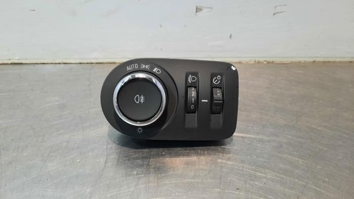Interruptor faro lhv de un Opel Astra K 1.6 CDTI 16V 2018