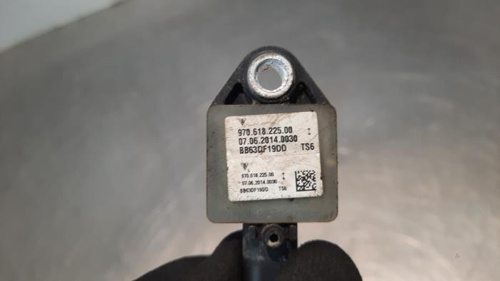 Airbag sensor from a Porsche Panamera (970) 3.0 V6 24V 2S 2014