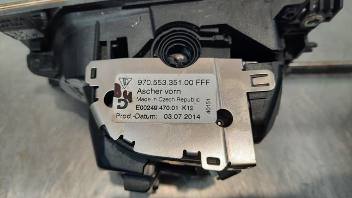 Compartimiento de almacenamiento de un Porsche Panamera (970) 3.0 V6 24V 2S 2014