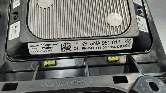 Draadloze oplader de un Volkswagen Passat Variant (3G5) 1.6 TDI 16V 2019