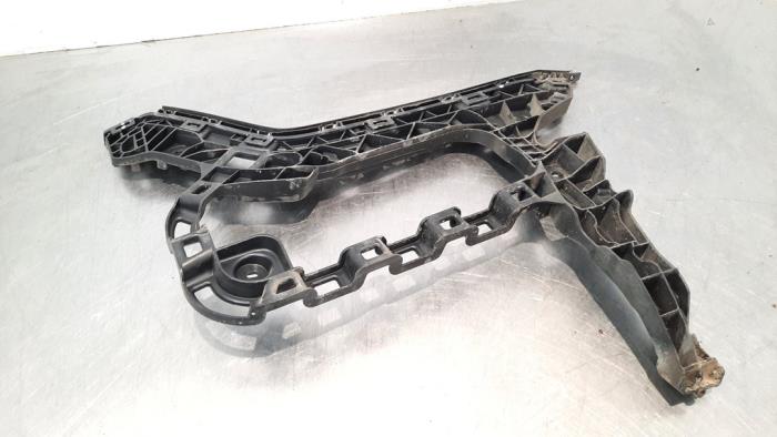 Rear bumper bracket, right Volkswagen Passat Variant 1.6 TDI 16V ...