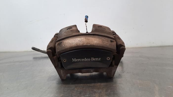 Etrier de frein (pince) avant gauche d'un Mercedes-Benz GLE (V167) 450 EQ Boost 3.0 24V 4-Matic 2020