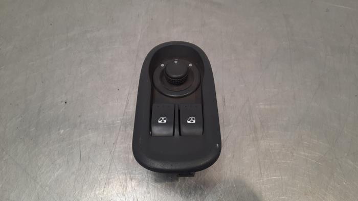 Usados Interruptor combinado de ventanillas Opel Movano 2.3 CDTi 16V FWD Precio € 42,35 IVA incluido ofrecido por Autohandel Didier