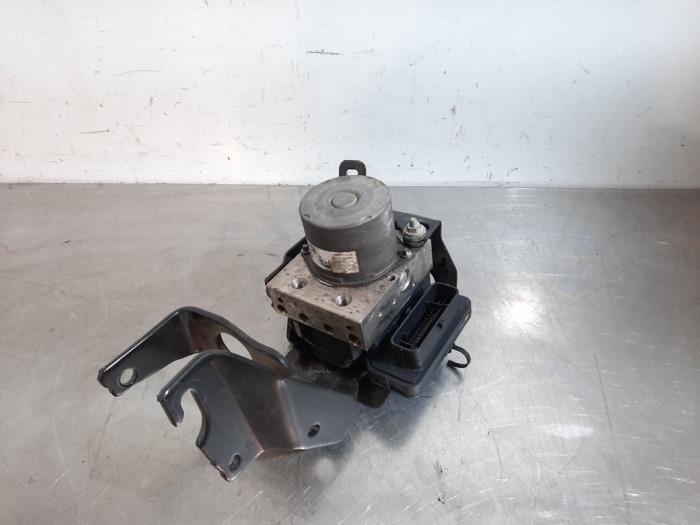 Begagnade ABS-pump Opel Crossland (X) 1.2 Turbo 12V Pris € 266,20 Inklusive moms erbjuds av Autohandel Didier