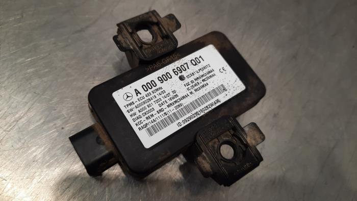 Gebrauchte Keyless Entry-Antenne Mercedes C (C205) C-180 1.6 16V Preis € 60,50 Mit Mehrwertsteuer angeboten von Autohandel Didier