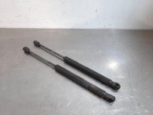 Used Set of bonnet gas struts Peugeot 407 SW (6E) 1.6 HDi 16V Price € 36,30 Inclusive VAT offered by Autohandel Didier