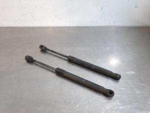 Used Set of gas struts for boot Peugeot 407 SW (6E) 1.6 HDi 16V Price € 30,25 Inclusive VAT offered by Autohandel Didier