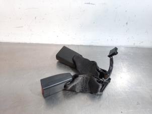 Used Rear seatbelt buckle, centre Opel Karl 1.0 12V Price € 42,35 Inclusive VAT offered by Autohandel Didier