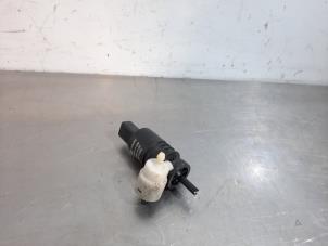 Used Windscreen washer pump Opel Karl 1.0 12V Price € 18,15 Inclusive VAT offered by Autohandel Didier