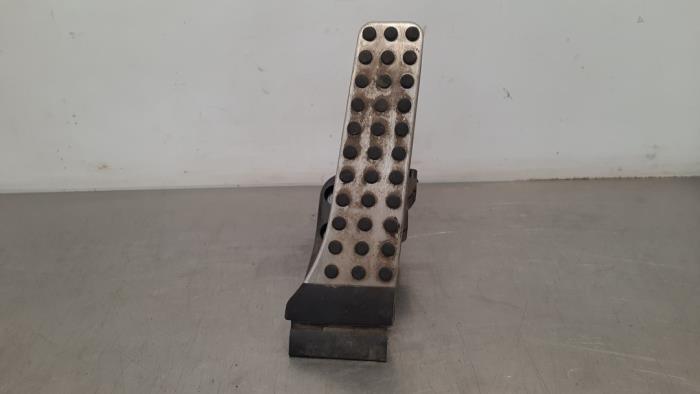 Accelerator pedal from a Mercedes-Benz C (C205) C-180 1.6 16V 2017