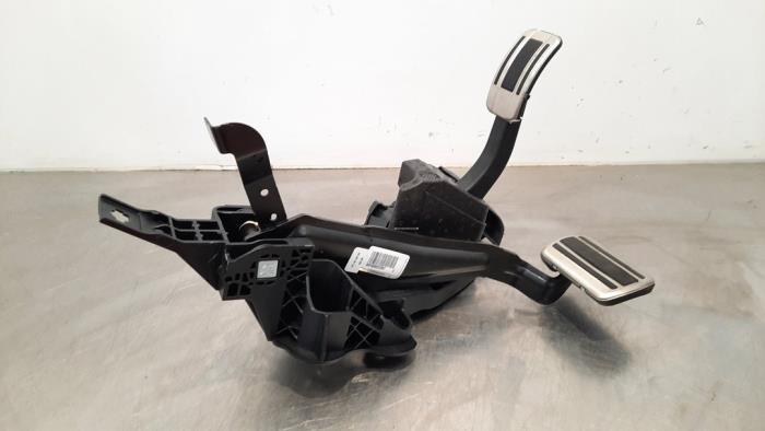Set of pedals from a Peugeot 3008 II (M4/MC/MJ/MR) 1.6 16V HYbrid 225 2019